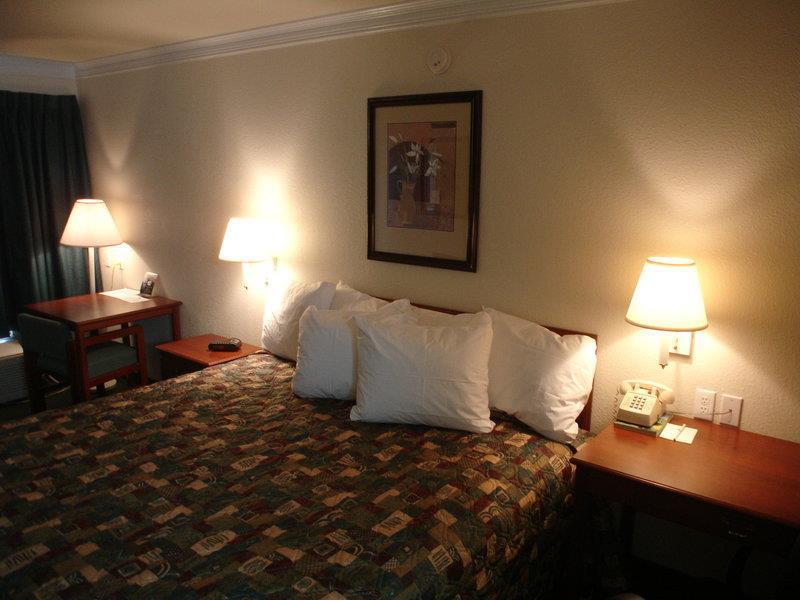 Best Western Canton Inn Room photo